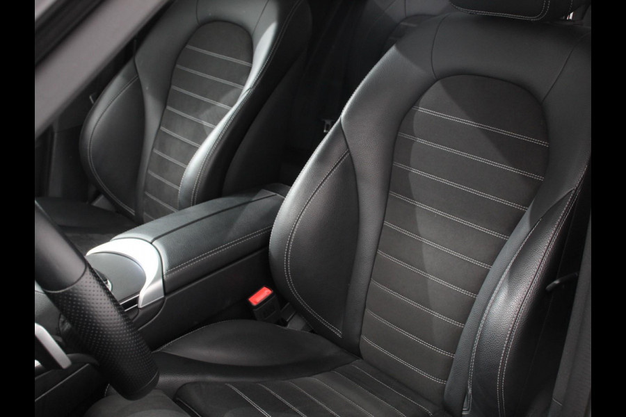 Mercedes-Benz GLC 300e 4MATIC AMG Line PHEV Mercedes-Benz GLC-klasse 300e 4MATIC AMG Line | Panoramadak | 360* Camera | Ambiente Verlichting | 19 Inch Lichtmetalen Velgen |