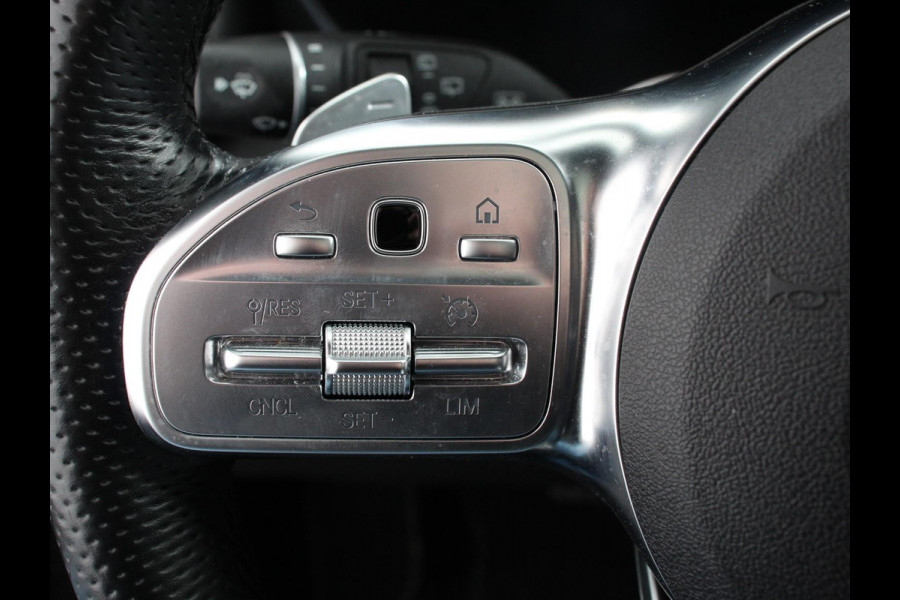 Mercedes-Benz GLC 300e 4MATIC AMG Line PHEV Mercedes-Benz GLC-klasse 300e 4MATIC AMG Line | Panoramadak | 360* Camera | Ambiente Verlichting | 19 Inch Lichtmetalen Velgen |