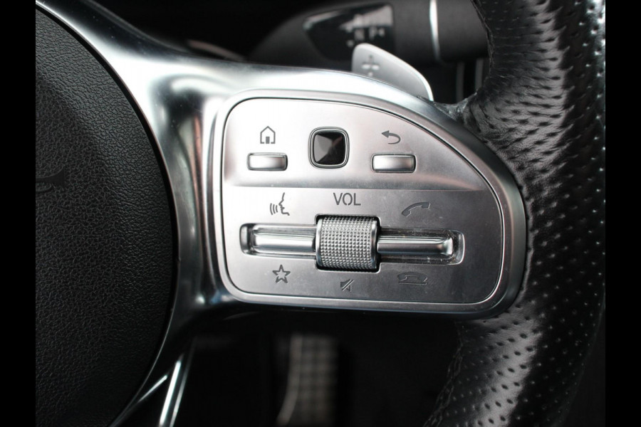 Mercedes-Benz GLC 300e 4MATIC AMG Line PHEV Mercedes-Benz GLC-klasse 300e 4MATIC AMG Line | Panoramadak | 360* Camera | Ambiente Verlichting | 19 Inch Lichtmetalen Velgen |