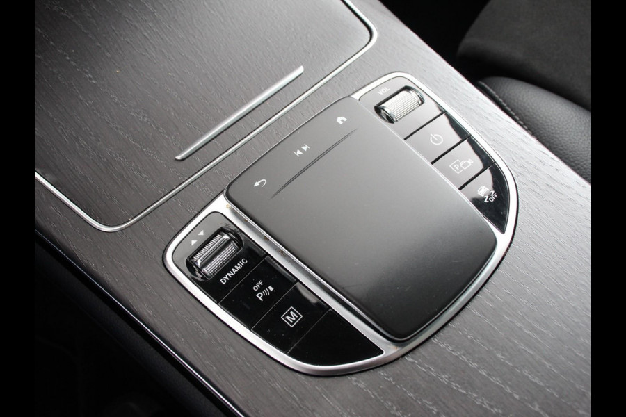 Mercedes-Benz GLC 300e 4MATIC AMG Line PHEV Mercedes-Benz GLC-klasse 300e 4MATIC AMG Line | Panoramadak | 360* Camera | Ambiente Verlichting | 19 Inch Lichtmetalen Velgen |
