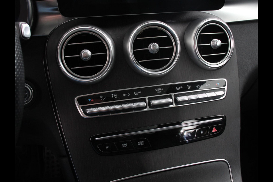 Mercedes-Benz GLC 300e 4MATIC AMG Line PHEV Mercedes-Benz GLC-klasse 300e 4MATIC AMG Line | Panoramadak | 360* Camera | Ambiente Verlichting | 19 Inch Lichtmetalen Velgen |