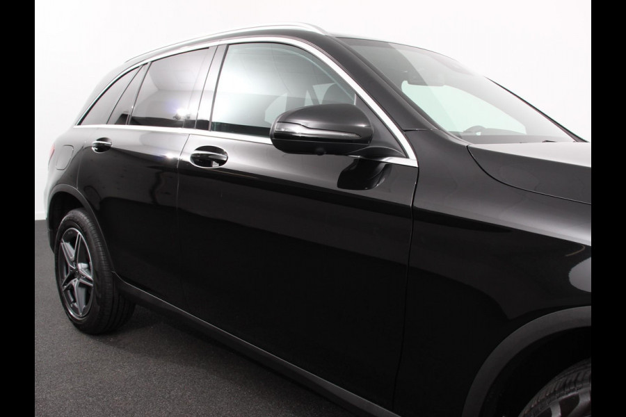 Mercedes-Benz GLC 300e 4MATIC AMG Line PHEV Mercedes-Benz GLC-klasse 300e 4MATIC AMG Line | Panoramadak | 360* Camera | Ambiente Verlichting | 19 Inch Lichtmetalen Velgen |