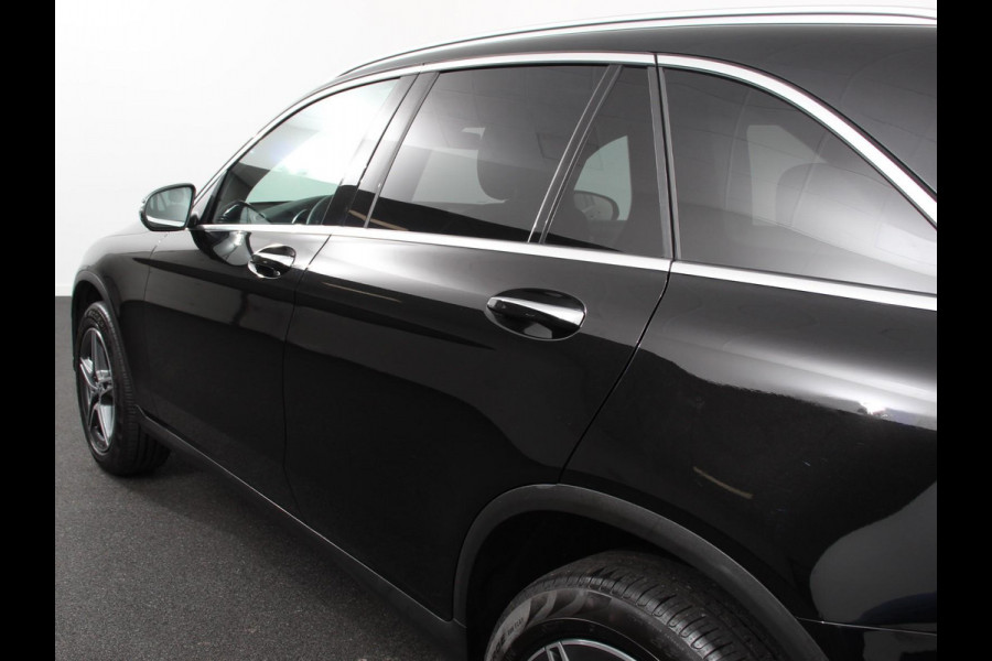 Mercedes-Benz GLC 300e 4MATIC AMG Line PHEV Mercedes-Benz GLC-klasse 300e 4MATIC AMG Line | Panoramadak | 360* Camera | Ambiente Verlichting | 19 Inch Lichtmetalen Velgen |