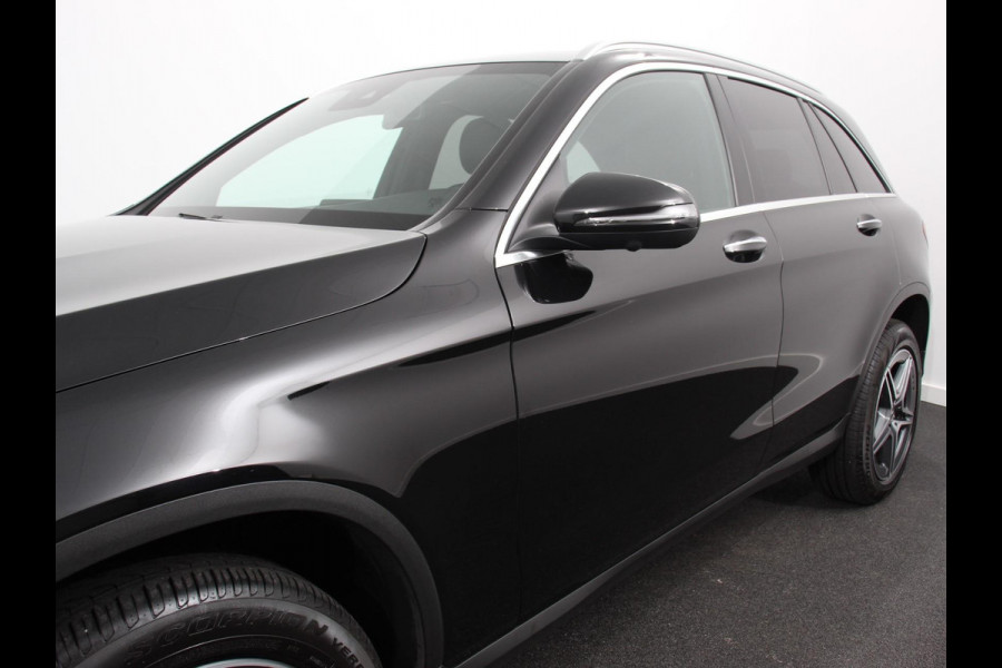 Mercedes-Benz GLC 300e 4MATIC AMG Line PHEV Mercedes-Benz GLC-klasse 300e 4MATIC AMG Line | Panoramadak | 360* Camera | Ambiente Verlichting | 19 Inch Lichtmetalen Velgen |