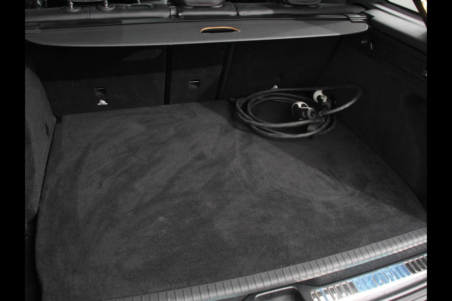 Mercedes-Benz GLC 300e 4MATIC AMG Line PHEV Mercedes-Benz GLC-klasse 300e 4MATIC AMG Line | Panoramadak | 360* Camera | Ambiente Verlichting | 19 Inch Lichtmetalen Velgen |