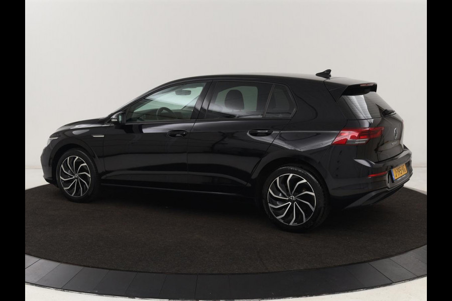 Volkswagen Golf 1.5 TSI Life | Stoel & stuurverwarming | Carplay | Adaptive cruise | Sfeerverlichting | Navigatie | Full LED | Parkeerhulp