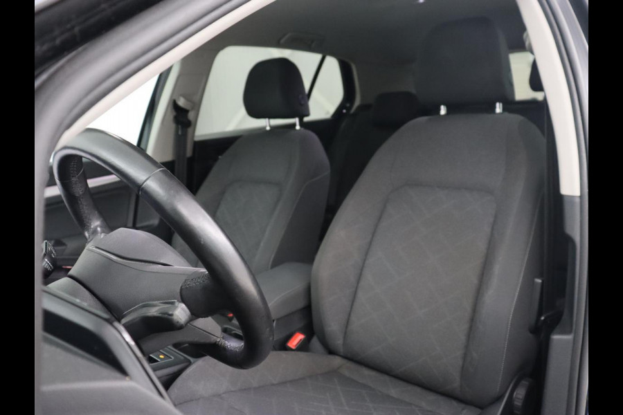 Volkswagen Golf 1.5 TSI Life | Stoel & stuurverwarming | Carplay | Adaptive cruise | Sfeerverlichting | Navigatie | Full LED | Parkeerhulp