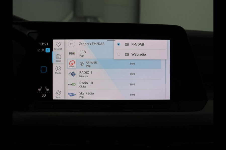 Volkswagen Golf 1.5 TSI Life | Stoel & stuurverwarming | Carplay | Adaptive cruise | Sfeerverlichting | Navigatie | Full LED | Parkeerhulp