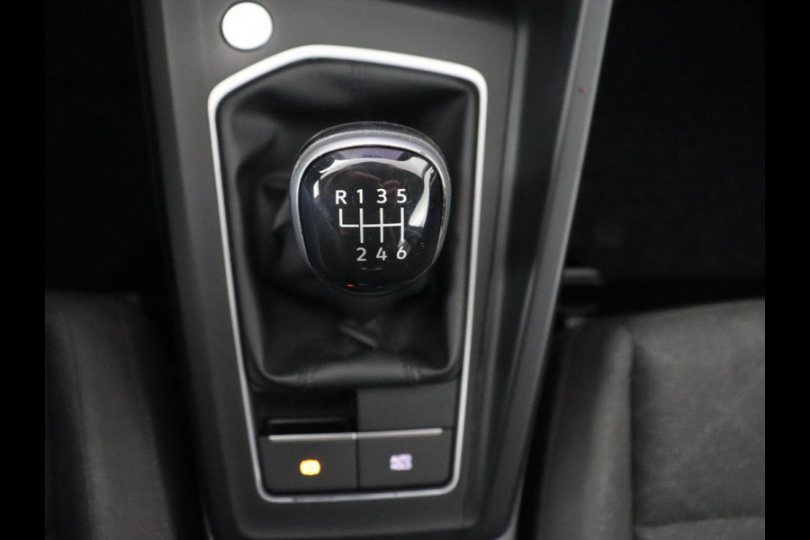 Volkswagen Golf 1.5 TSI Life | Stoel & stuurverwarming | Carplay | Adaptive cruise | Sfeerverlichting | Navigatie | Full LED | Parkeerhulp