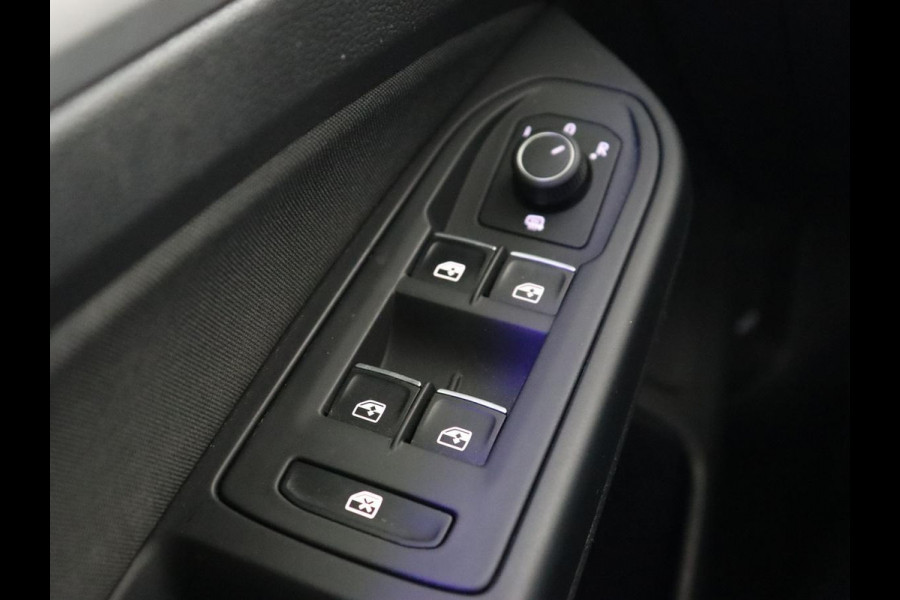 Volkswagen Golf 1.5 TSI Life | Stoel & stuurverwarming | Carplay | Adaptive cruise | Sfeerverlichting | Navigatie | Full LED | Parkeerhulp