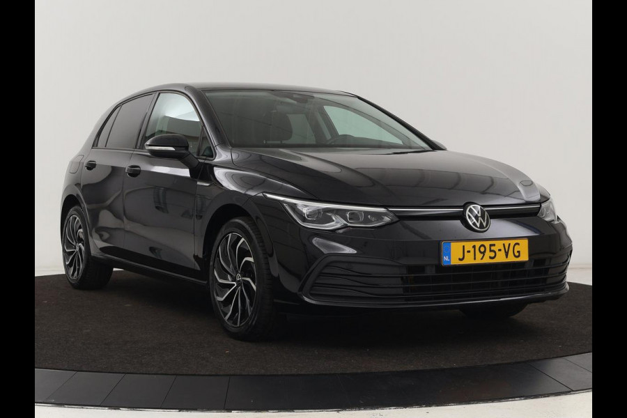 Volkswagen Golf 1.5 TSI Life | Stoel & stuurverwarming | Carplay | Adaptive cruise | Sfeerverlichting | Navigatie | Full LED | Parkeerhulp