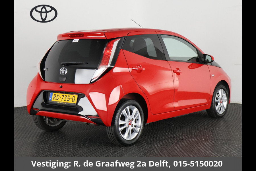 Toyota Aygo 1.0 VVT-i X-Joy | Navigatie | Climate Control | Camera | Lichtmetalen velgen |