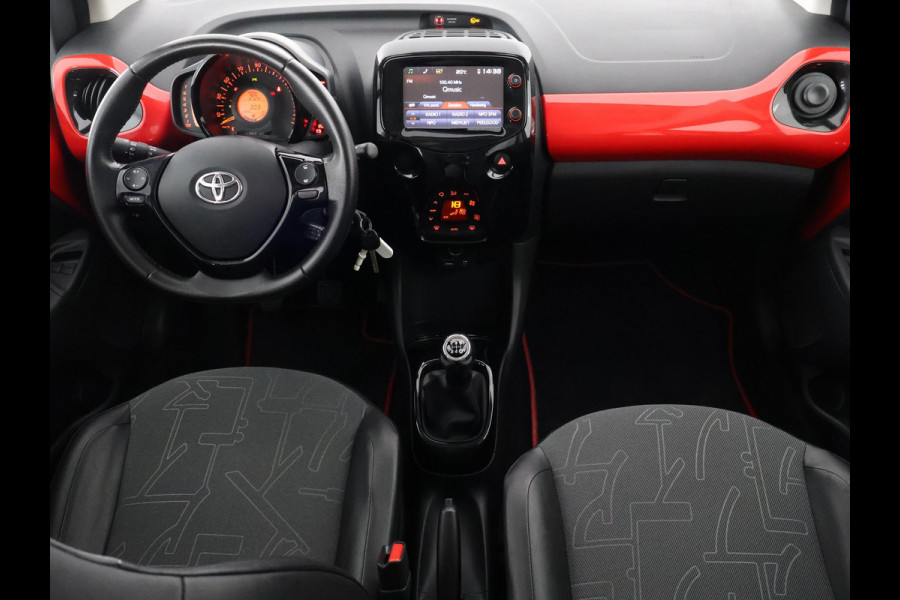 Toyota Aygo 1.0 VVT-i X-Joy | Navigatie | Climate Control | Camera | Lichtmetalen velgen |