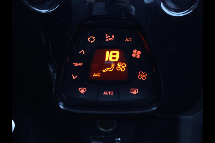 Toyota Aygo 1.0 VVT-i X-Joy | Navigatie | Climate Control | Camera | Lichtmetalen velgen |