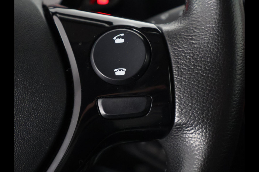 Toyota Aygo 1.0 VVT-i X-Joy | Navigatie | Climate Control | Camera | Lichtmetalen velgen |