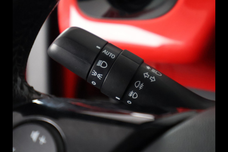 Toyota Aygo 1.0 VVT-i X-Joy | Navigatie | Climate Control | Camera | Lichtmetalen velgen |