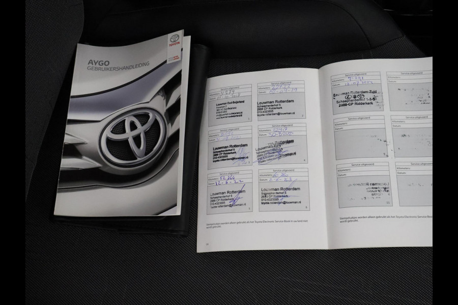 Toyota Aygo 1.0 VVT-i X-Joy | Navigatie | Climate Control | Camera | Lichtmetalen velgen |