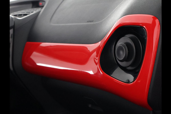 Toyota Aygo 1.0 VVT-i X-Joy | Navigatie | Climate Control | Camera | Lichtmetalen velgen |