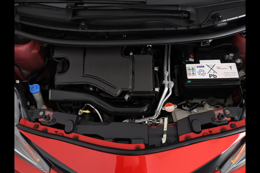 Toyota Aygo 1.0 VVT-i X-Joy | Navigatie | Climate Control | Camera | Lichtmetalen velgen |