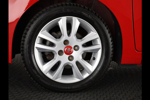 Toyota Aygo 1.0 VVT-i X-Joy | Navigatie | Climate Control | Camera | Lichtmetalen velgen |