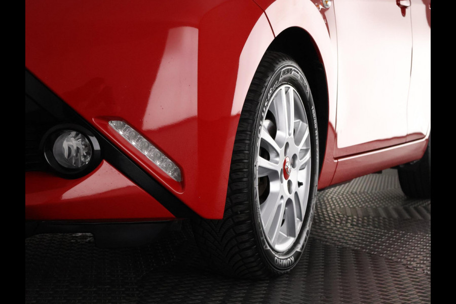 Toyota Aygo 1.0 VVT-i X-Joy | Navigatie | Climate Control | Camera | Lichtmetalen velgen |