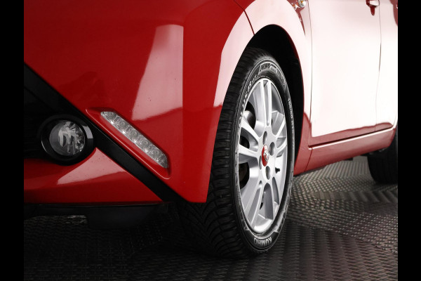 Toyota Aygo 1.0 VVT-i X-Joy | Navigatie | Climate Control | Camera | Lichtmetalen velgen |