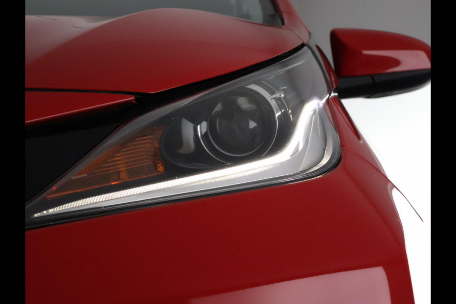 Toyota Aygo 1.0 VVT-i X-Joy | Navigatie | Climate Control | Camera | Lichtmetalen velgen |