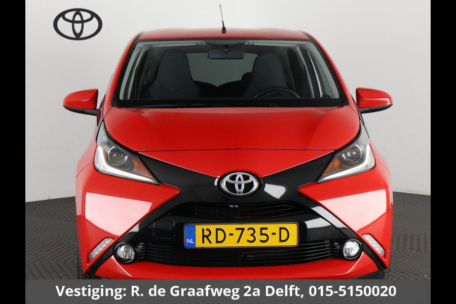 Toyota Aygo 1.0 VVT-i X-Joy | Navigatie | Climate Control | Camera | Lichtmetalen velgen |