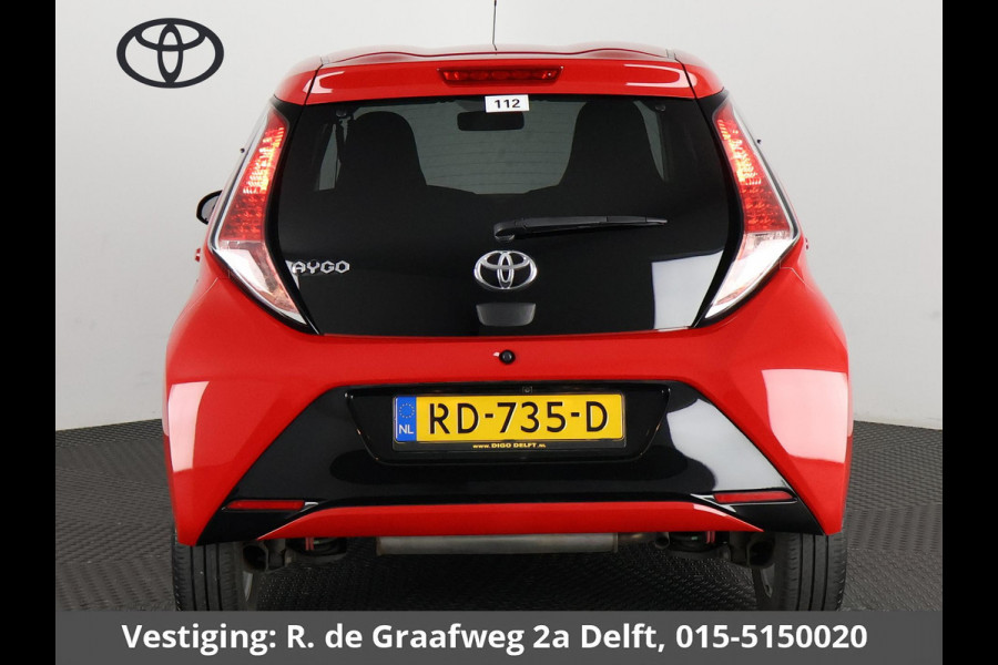 Toyota Aygo 1.0 VVT-i X-Joy | Navigatie | Climate Control | Camera | Lichtmetalen velgen |