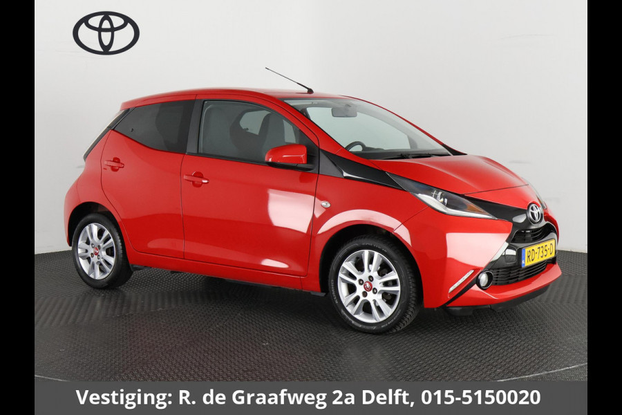 Toyota Aygo 1.0 VVT-i X-Joy | Navigatie | Climate Control | Camera | Lichtmetalen velgen |