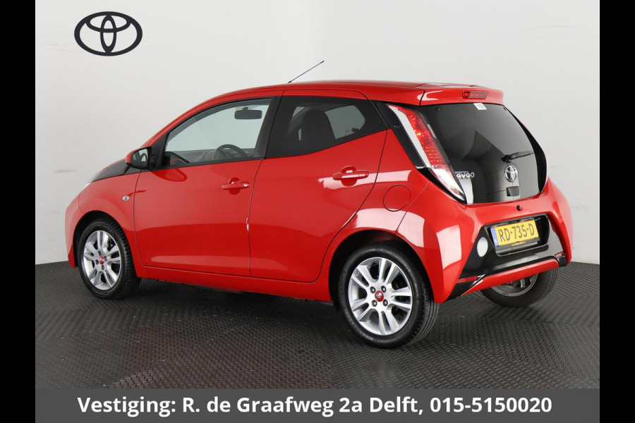 Toyota Aygo 1.0 VVT-i X-Joy | Navigatie | Climate Control | Camera | Lichtmetalen velgen |