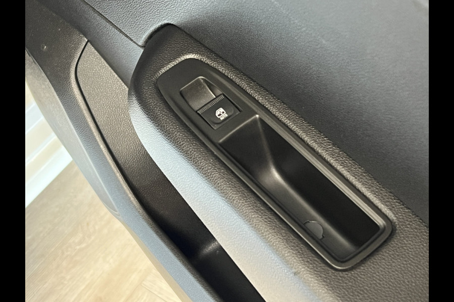 Renault Clio 1.0 TCe 90 Techno | Navi | Carplay | 17" | Camera | PDC V+A | Stoelverwarming | Keurig nette auto!