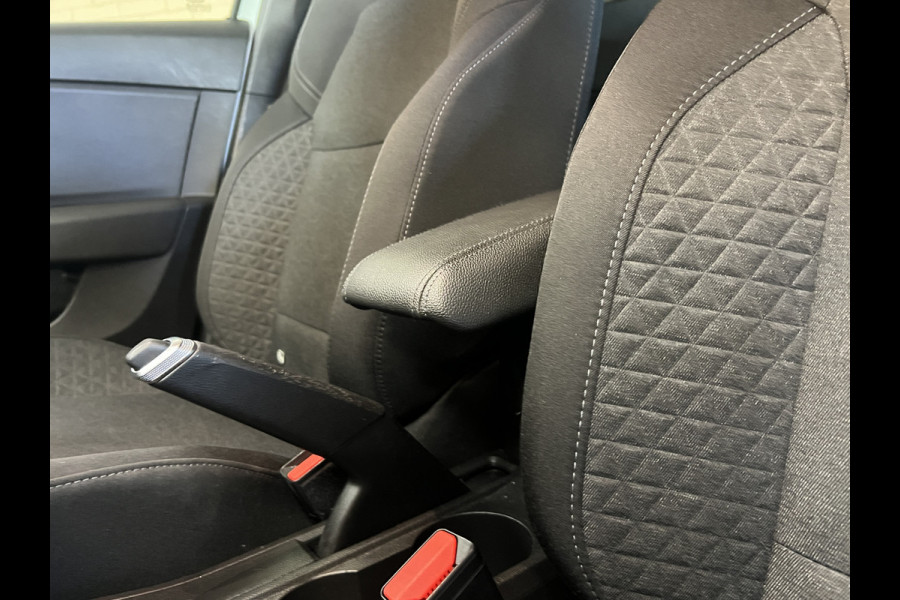 Renault Clio 1.0 TCe 90 Techno | Navi | Carplay | 17" | Camera | PDC V+A | Stoelverwarming | Keurig nette auto!