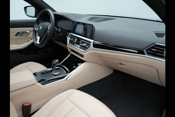 BMW 3 Serie Touring 330e Plug in Hybrid 293pk Dealer O.H | PHEV | Trekhaak Afneembaar | Panodak | Camera | 19" L.M |  Apple Carplay | LED | Leder | DAB |