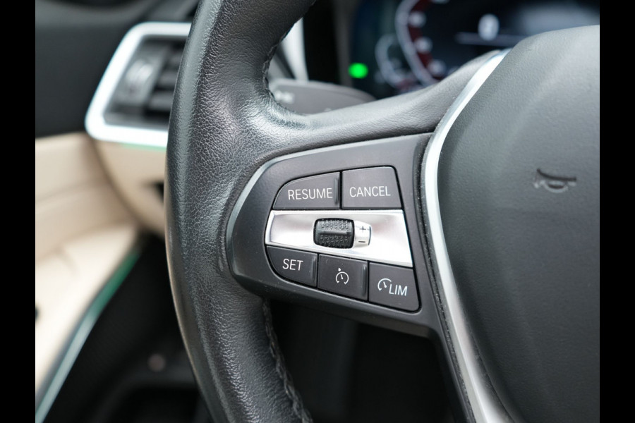 BMW 3 Serie Touring 330e Plug in Hybrid 293pk Dealer O.H | PHEV | Trekhaak Afneembaar | Panodak | Camera | 19" L.M |  Apple Carplay | LED | Leder | DAB |