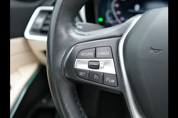 BMW 3 Serie Touring 330e Plug in Hybrid 293pk Dealer O.H | PHEV | Trekhaak Afneembaar | Panodak | Camera | 19" L.M |  Apple Carplay | LED | Leder | DAB |