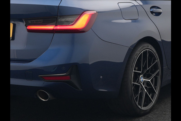 BMW 3 Serie Touring 330e Plug in Hybrid 293pk Dealer O.H | PHEV | Trekhaak Afneembaar | Panodak | Camera | 19" L.M |  Apple Carplay | LED | Leder | DAB |