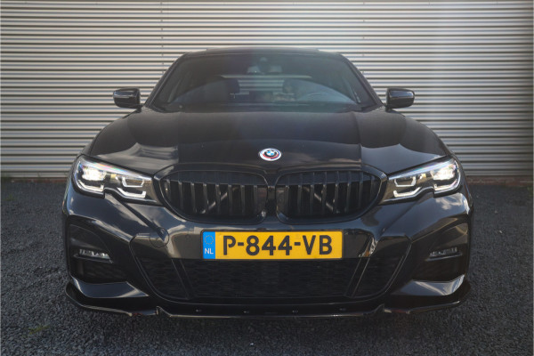 BMW 3-serie 320e M-Sport Glazen dak / HiFi / 50 Jahre / Camera / M Performance