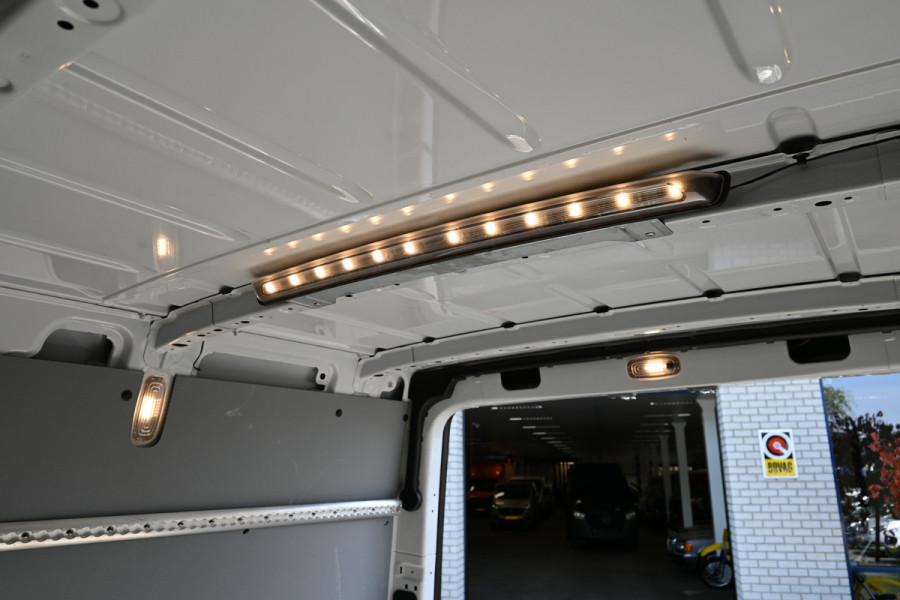 Mercedes-Benz Sprinter 317 CDI L3H2 3500 KG trekhaak, Geveerde stoel, MBUX met camera