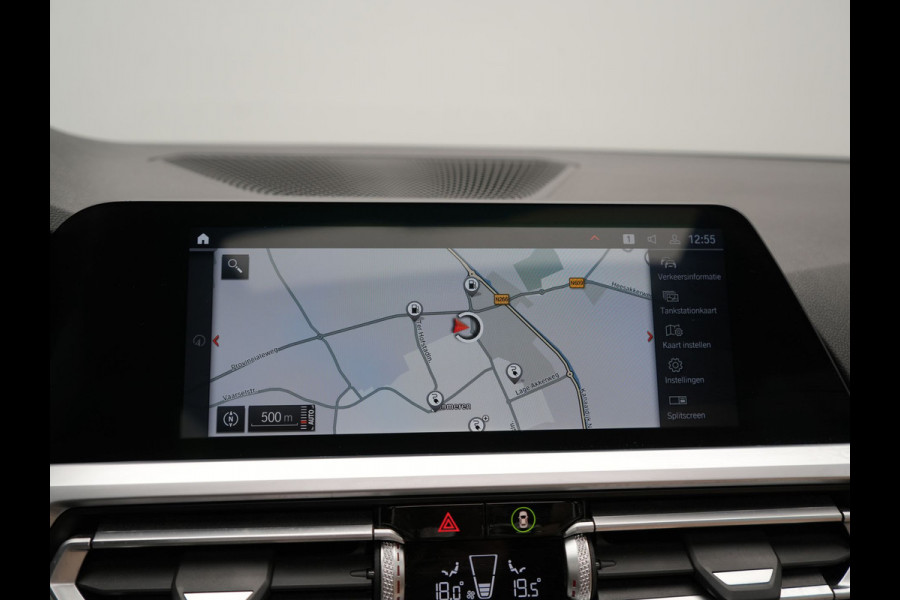 BMW 3 Serie Touring 330e Plug in Hybrid 293pk Dealer O.H | PHEV | Trekhaak Afneembaar | Panodak | Camera | 19" L.M |  Apple Carplay | LED | Leder | DAB |