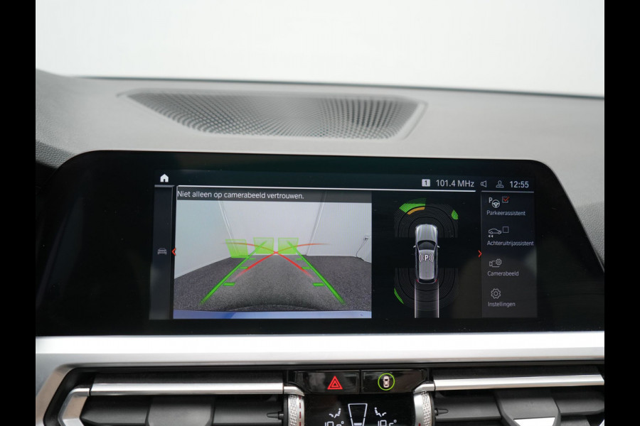 BMW 3 Serie Touring 330e Plug in Hybrid 293pk Dealer O.H | PHEV | Trekhaak Afneembaar | Panodak | Camera | 19" L.M |  Apple Carplay | LED | Leder | DAB |