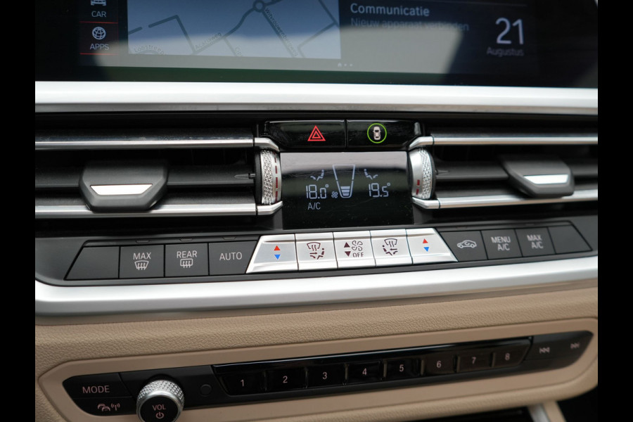 BMW 3 Serie Touring 330e Plug in Hybrid 293pk Dealer O.H | PHEV | Trekhaak Afneembaar | Panodak | Camera | 19" L.M |  Apple Carplay | LED | Leder | DAB |