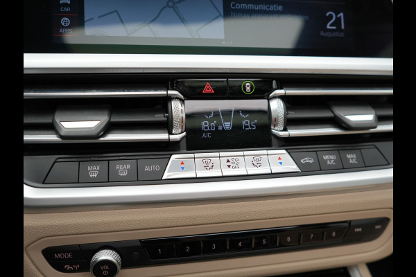 BMW 3 Serie Touring 330e Plug in Hybrid 293pk Dealer O.H | PHEV | Trekhaak Afneembaar | Panodak | Camera | 19" L.M |  Apple Carplay | LED | Leder | DAB |