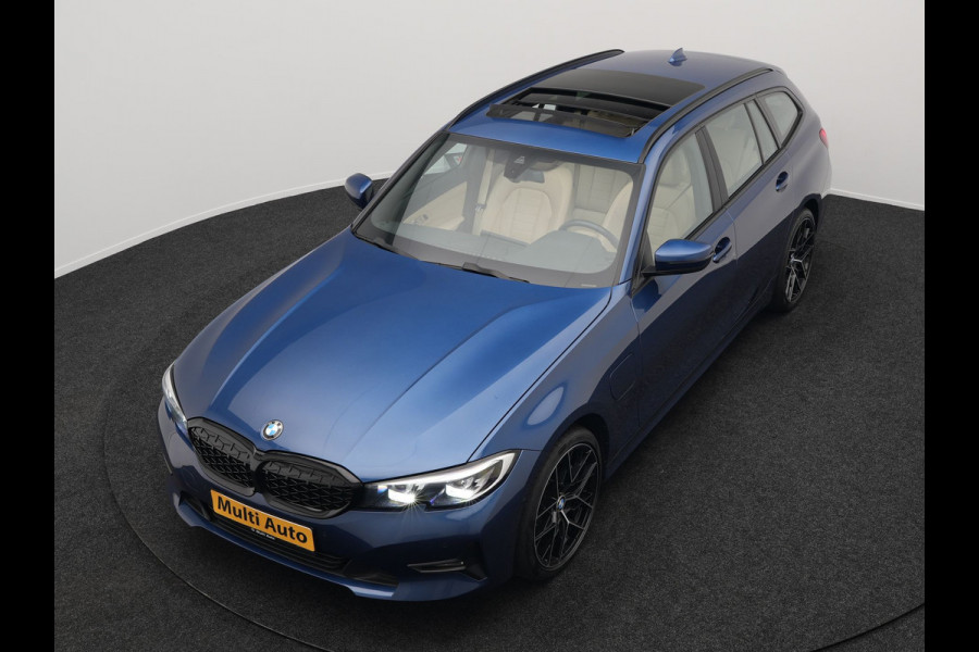 BMW 3 Serie Touring 330e Plug in Hybrid 293pk Dealer O.H | PHEV | Trekhaak Afneembaar | Panodak | Camera | 19" L.M |  Apple Carplay | LED | Leder | DAB |