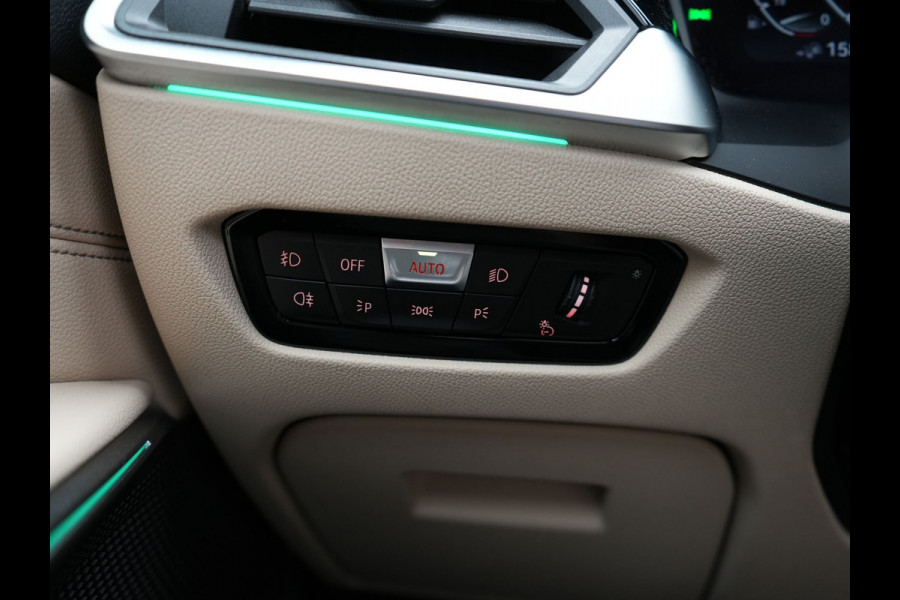 BMW 3 Serie Touring 330e Plug in Hybrid 293pk Dealer O.H | PHEV | Trekhaak Afneembaar | Panodak | Camera | 19" L.M |  Apple Carplay | LED | Leder | DAB |