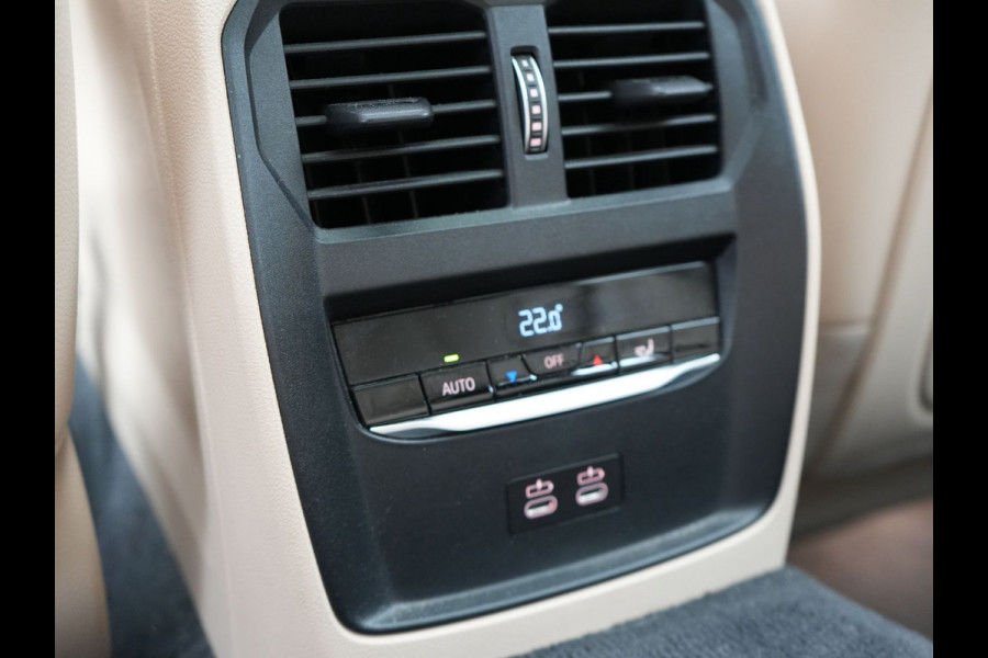 BMW 3 Serie Touring 330e Plug in Hybrid 293pk Dealer O.H | PHEV | Trekhaak Afneembaar | Panodak | Camera | 19" L.M |  Apple Carplay | LED | Leder | DAB |