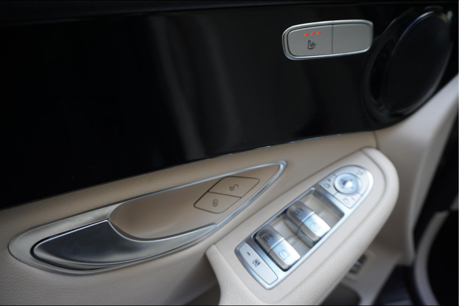 Mercedes-Benz GLC 200 Business Solution Limited | Origineel NL | Panoramadak | Trekhaak | Adaptive + Lane Departure | 360 camera | Apple Carplay | Geperforreerd lederen interieur | AMG sportvelgen