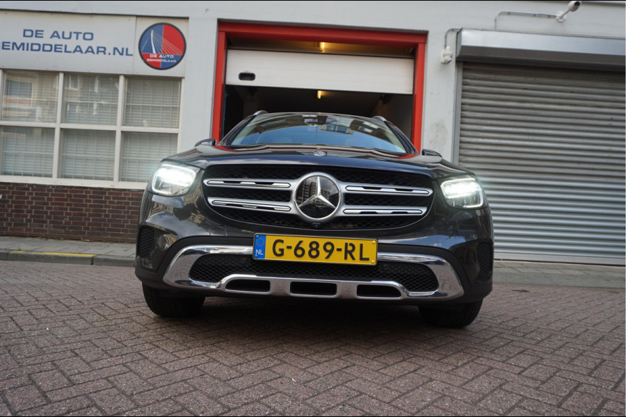 Mercedes-Benz GLC 200 Business Solution Limited | Origineel NL | Panoramadak | Trekhaak | Adaptive + Lane Departure | 360 camera | Apple Carplay | Geperforreerd lederen interieur | AMG sportvelgen