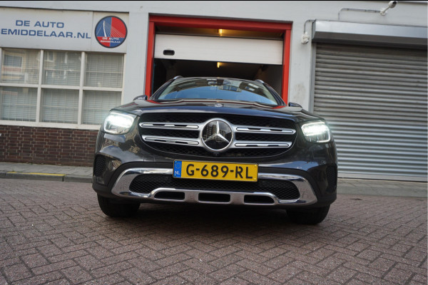 Mercedes-Benz GLC 200 Business Solution Limited | Origineel NL | Panoramadak | Trekhaak | Adaptive + Lane Departure | 360 camera | Apple Carplay | Geperforreerd lederen interieur | AMG sportvelgen