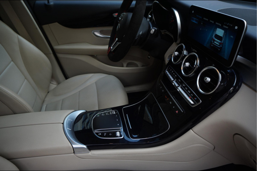 Mercedes-Benz GLC 200 Business Solution Limited | Origineel NL | Panoramadak | Trekhaak | Adaptive + Lane Departure | 360 camera | Apple Carplay | Geperforreerd lederen interieur | AMG sportvelgen